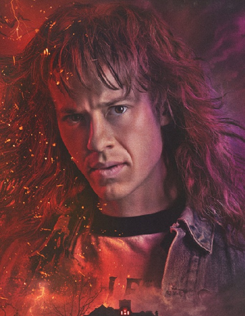 Eddie Munson, el líder del Hellfire Club, haciendo el signo de los cuernos con la mano.